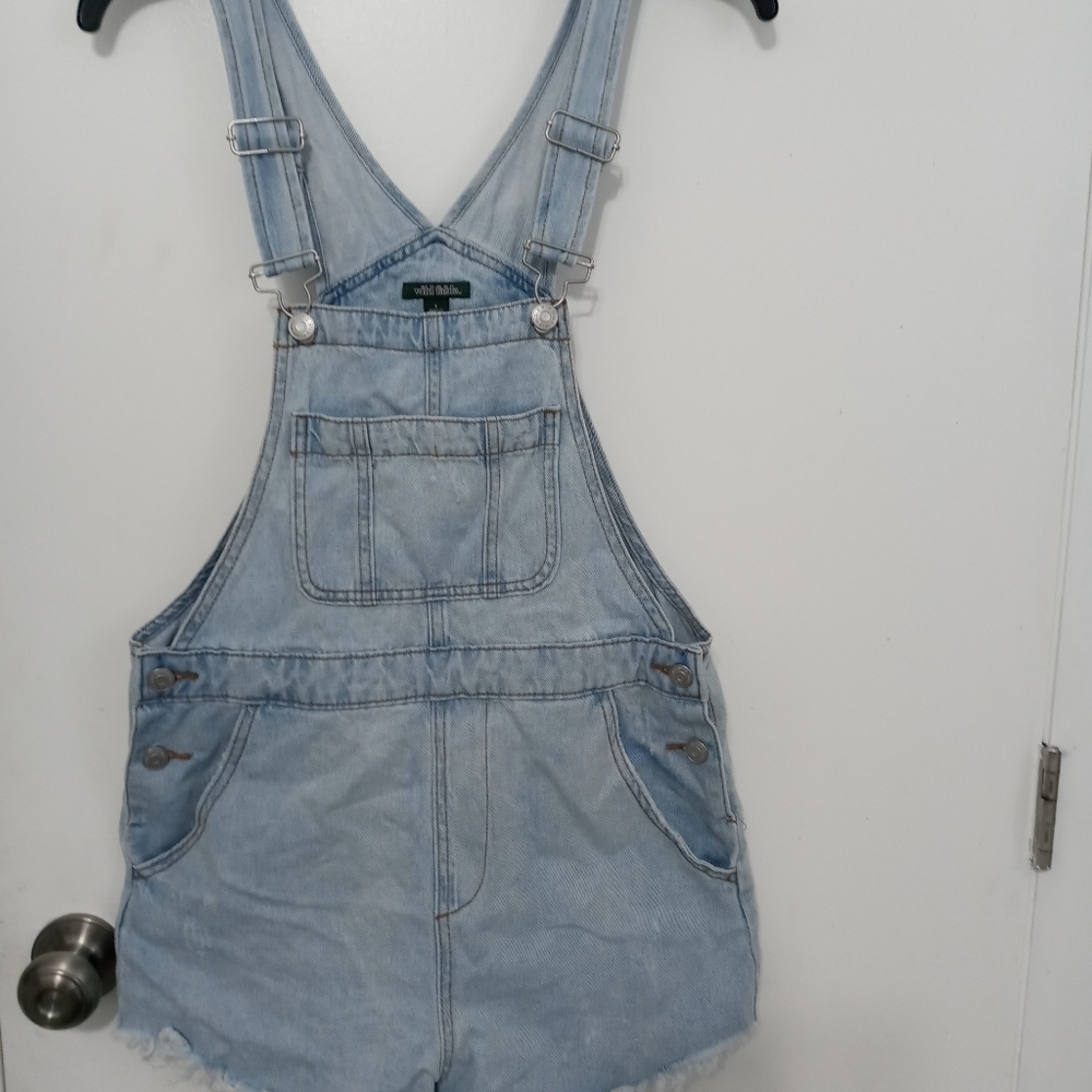 Wild Fable Light washed Denim Suspender cut off shorts raw hems Small